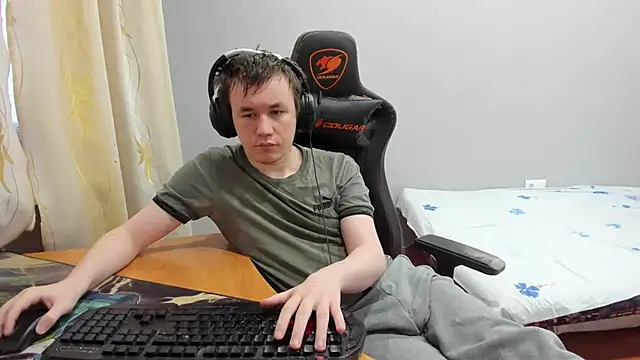 iliaskrislove online show from January 2026 12:00:01 PM