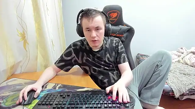 iliaskrislove online show from November 2025 12:42:02 PM