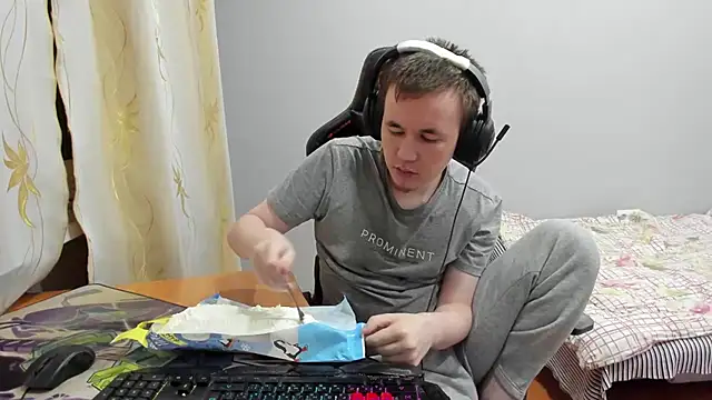 iliaskrislove online show from November 2025 10:54:01 PM