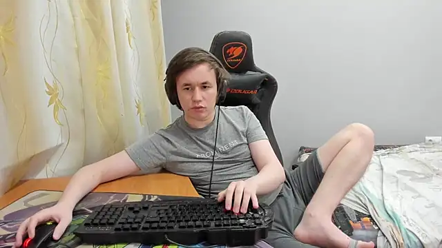 iliaskrislove online show from April 2026 10:25:02 PM