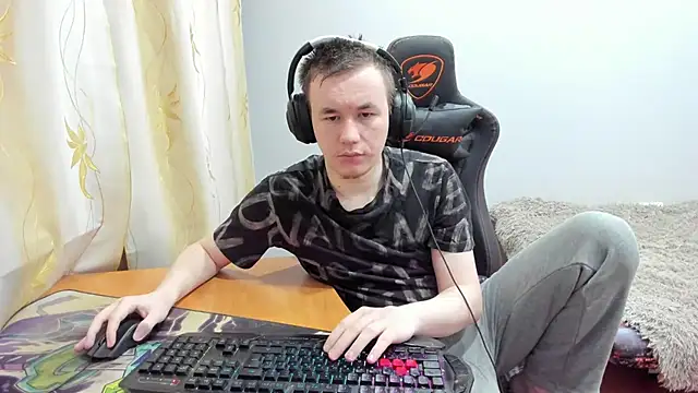 iliaskrislove online show from November 2025 12:09:02 PM