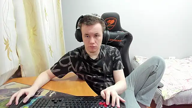 iliaskrislove online show from November 2025 04:12:01 AM