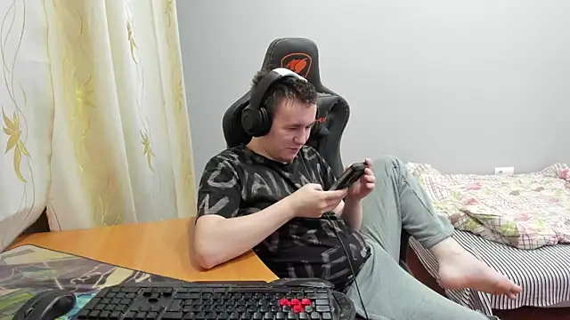 iliaskrislove online show from November 2025 07:35:01 PM