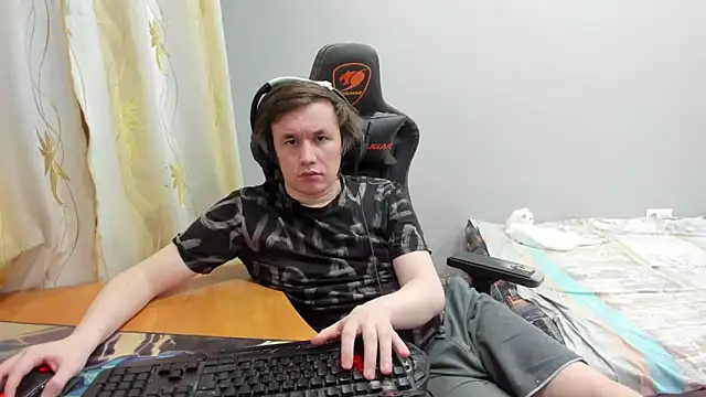 iliaskrislove online show from March 2026 07:31:01 PM