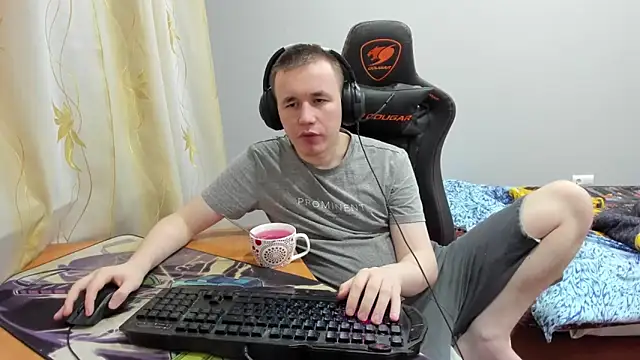 iliaskrislove online show from October 2025 04:04:01 PM
