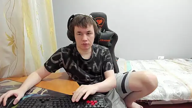 iliaskrislove online show from February 2026 11:57:01 PM