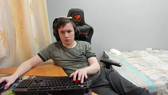 iliaskrislove online show from March 2026 02:04:02 AM