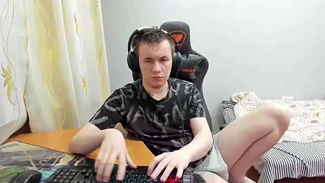 iliaskrislove online show from November 2025 07:57:01 PM