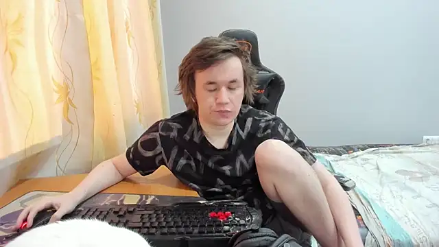 iliaskrislove online show from April 2026 02:33:01 PM