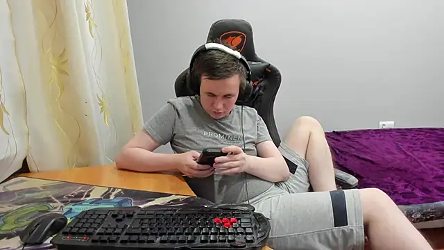 iliaskrislove online show from December 2025 03:27:02 PM