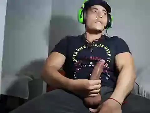 Snapshot of SeanToro chatting on October 2025 01:40:01 AM SeanToro online show from October 2025 01:40:01 AM