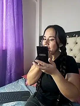 Veeronica Smith online show from February 2025 01:19:02 PM