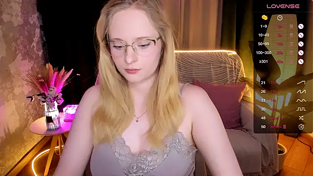 Aemilia  online show from November 2025 08:50:01 AM