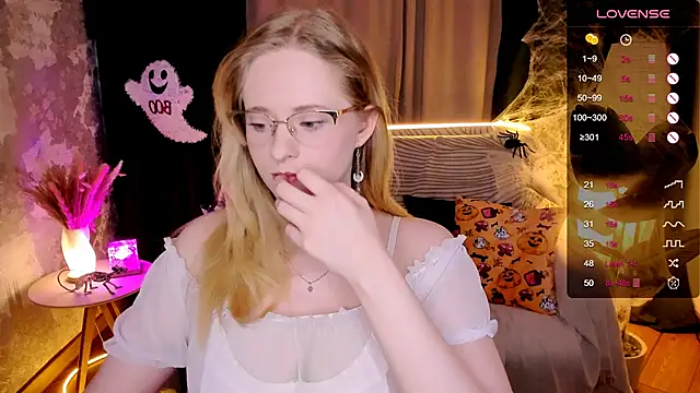 Aemilia  online show from October 2025 06:03:01 AM