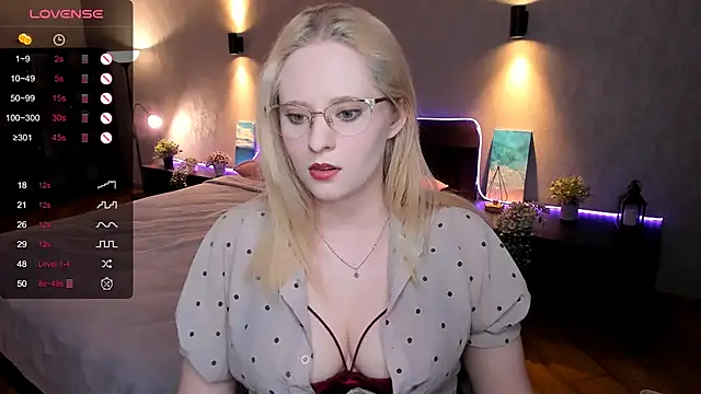 Aemilia  online show from March 2025 02:11:02 AM
