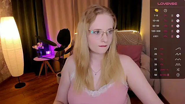 Aemilia  online show from September 2025 02:01:01 AM