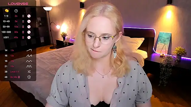 Aemilia  online show from January 2025 03:26:02 PM
