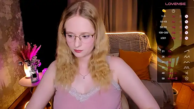 Aemilia  online show from November 2025 06:17:02 AM