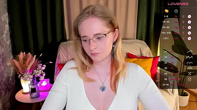 Snapshot of Aemilia_ chatting on April 2026 08:29:02 AM Aemilia online show from April 2026 08:29:02 AM