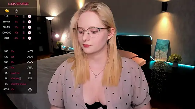 Aemilia  online show from March 2025 08:53:02 AM