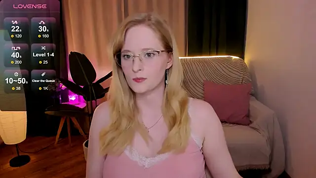Aemilia  online show from September 2025 08:32:02 AM