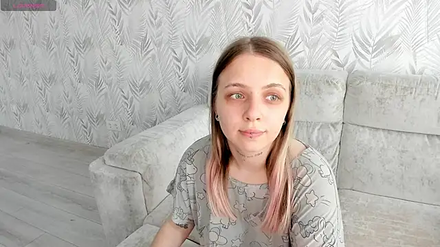 Snapshot of Alice_Halle chatting on June 2026 12:14:01 PM Alice Halle online show from June 2026 12:14:01 PM