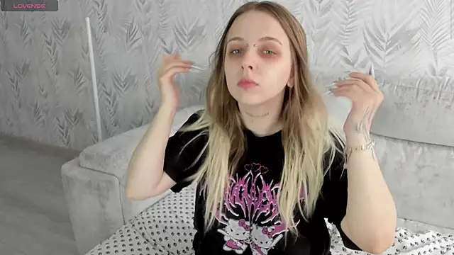 Alice Halle online show from April 2026 10:10:02 AM