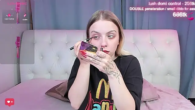 Alice Halle online show from October 2025 04:02:01 AM