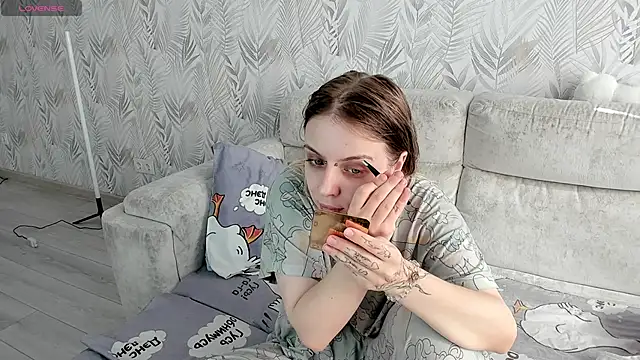 Alice Halle online show from March 2026 06:47:01 AM