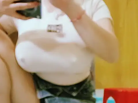 Snapshot of Dary_girl12 chatting on February 2025 01:51:01 AM Dary girl12 online show from February 2025 01:51:01 AM