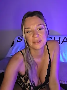 Snapshot of SpicyVicky chatting on June 2026 04:23:02 AM SpicyVicky online show from June 2026 04:23:02 AM