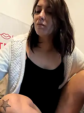 Snapshot of Linalicious chatting on October 2025 10:06:02 AM Linalicious online show from October 2025 10:06:02 AM