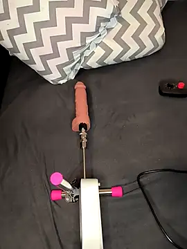 Snapshot of Linalicious chatting on November 2025 08:26:02 AM Linalicious online show from November 2025 08:26:02 AM