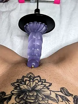 Snapshot of Linalicious chatting on January 2026 01:27:01 PM Linalicious online show from January 2026 01:27:01 PM