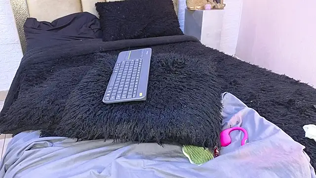 ximenawilliamss online show from November 2025 11:25:02 AM