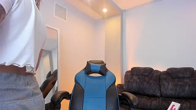 Barbara honey online show from April 2026 01:08:01 AM