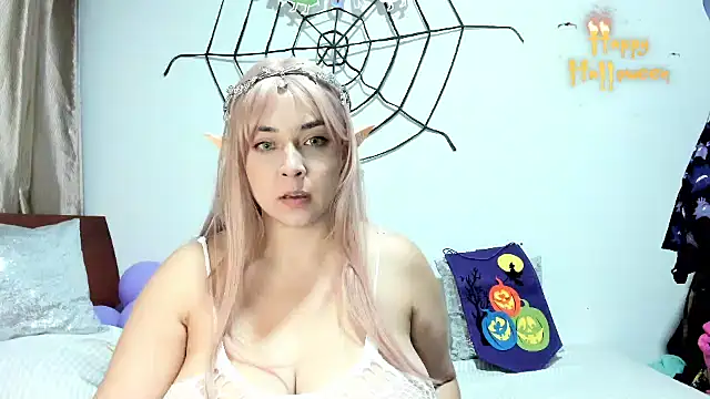 SuzyGamingFairy online show from November 2025 12:38:01 AM