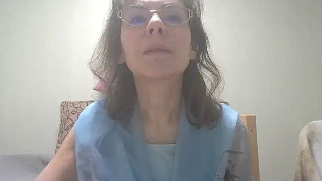 Snapshot of HollyJewel chatting on March 2025 05:50:01 PM HollyJewel online show from March 2025 05:50:01 PM