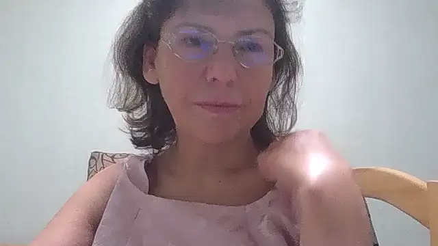 Snapshot of HollyJewel chatting on October 2025 05:02:01 PM HollyJewel online show from October 2025 05:02:01 PM