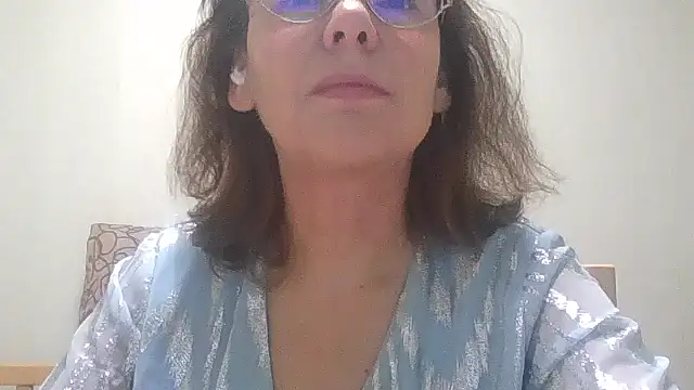 HollyJewel online show from November 2025 04:11:02 PM