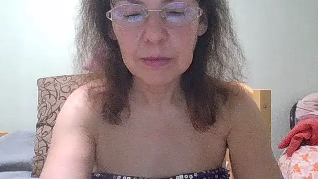 HollyJewel online show from July 2026 06:18:02 PM