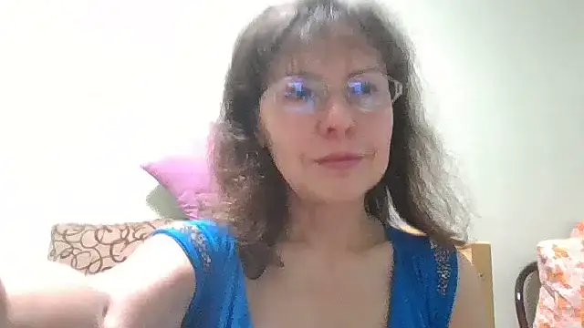 HollyJewel online show from June 2026 06:14:01 PM
