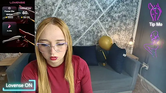 Liaroberts1 online show from August 2026 01:50:01 PM