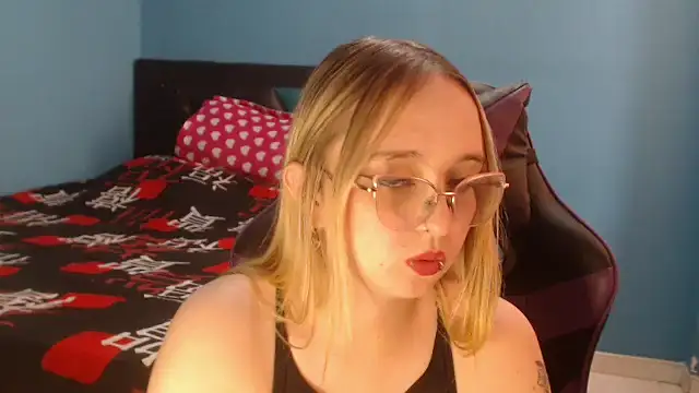 Liaroberts1 online show from January 2026 05:27:02 PM