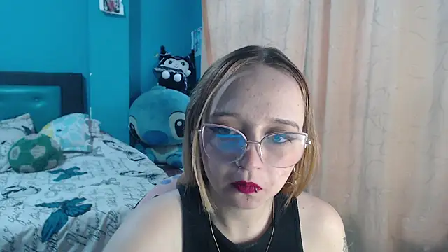 Liaroberts1 online show from March 2025 11:51:02 AM