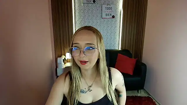 Liaroberts1 online show from June 2026 01:30:01 PM