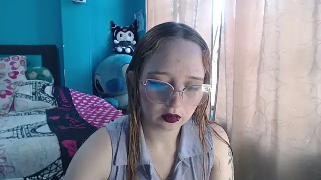 Liaroberts1 online show from March 2025 12:00:01 PM