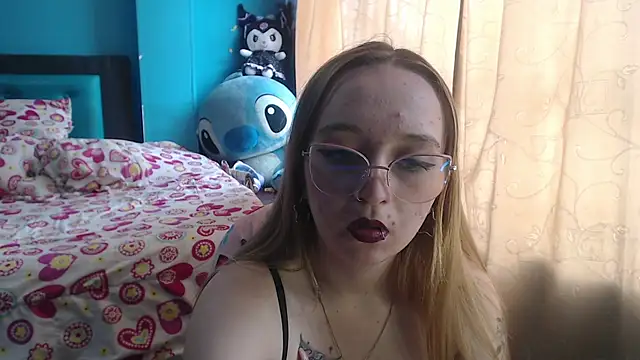 Liaroberts1 online show from March 2025 02:51:02 PM