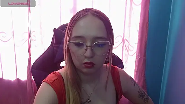 Snapshot of Liaroberts1 chatting on June 2026 01:55:02 PM Liaroberts1 online show from June 2026 01:55:02 PM