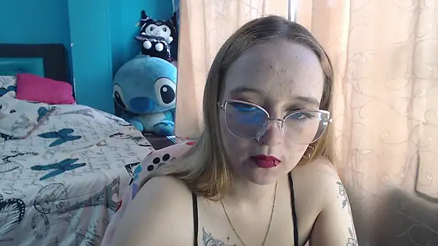 Liaroberts1 online show from March 2025 11:55:02 AM